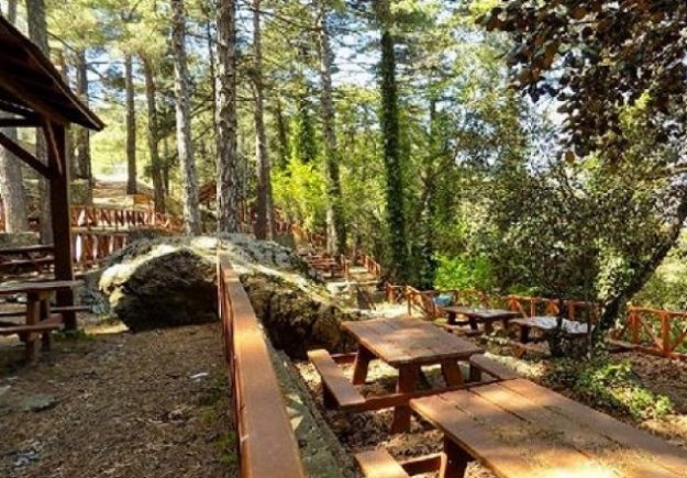 Πλημμύρισαν οι εκδρομικοί χώροι λόγω Δεκαπενταύγουστου