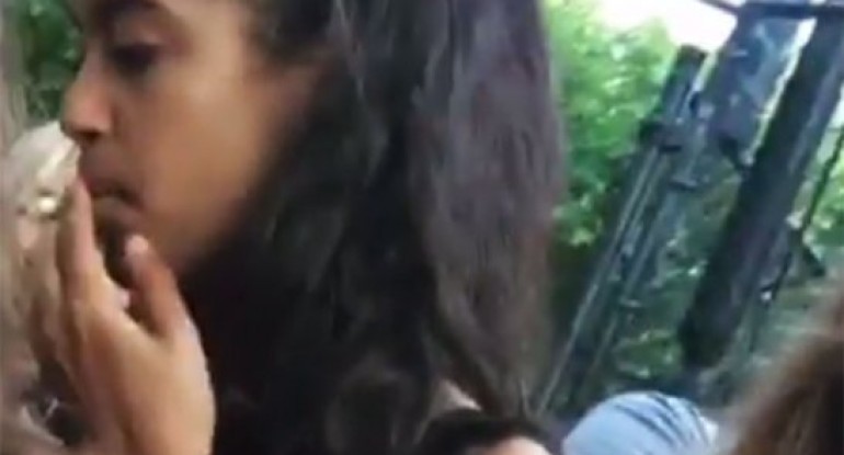 malia-obama-smoking-pot-claims-lollapalooza-twerking-05.sized-770x415xc.jpg