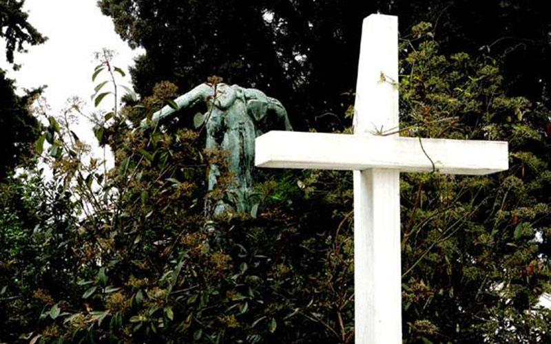 Πολίτης φθάνει μέχρι και το ΕΔΑΔ για τέλη κοιμητηρίου