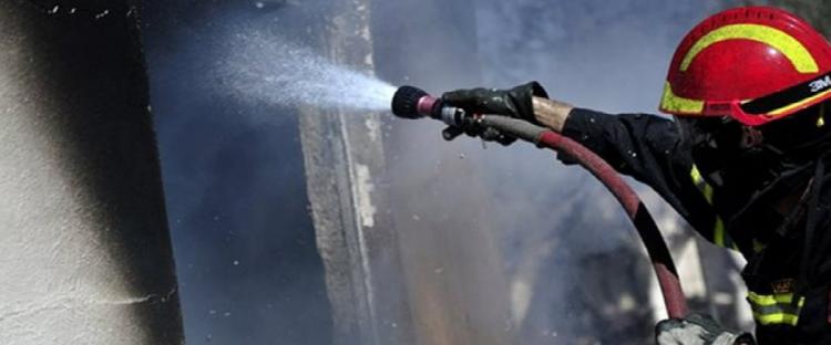 ΛΑΡΝΑΚΑ: Πυρκαγιά σε διώροφη κατοικία! Κοιμόταν ένοικος σε υπνοδωμάτιο – Κίνδυνος κατάρρευσης του κτηρίου