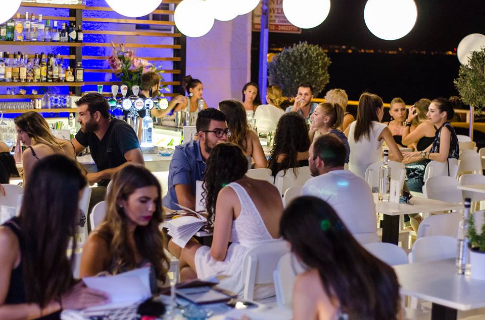 Τι προτιμούν να βλέπουν οι άνδρες στο γυναικείο ντύσιμο και εμφάνιση;