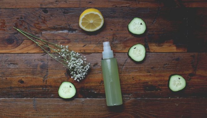 Beauty DIY: Τόνωσε την επιδερμίδα σου με ένα καταπραϋντικό σπρέι από αλόη και ροδόνερο!