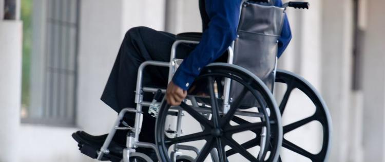 ΛΑΡΝΑΚΑ: 28χρονο ανάπηρο που ζητιάνευε έξω από υπεραγορά «μάζεψε» η Αστυνομία