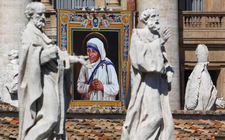 2016-09-04T091149Z_257450947_S1AETZIIYVAA_RTRMADP_3_POPE-MOTHERTERESA