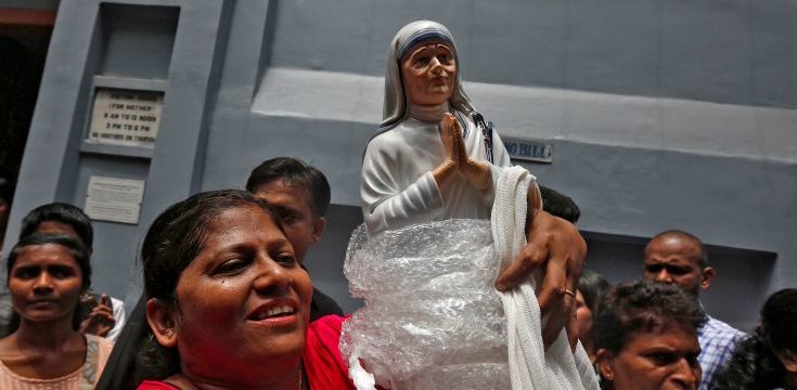 2016-09-04T100824Z_1498399102_S1AETZINZKAA_RTRMADP_3_POPE-MOTHERTERESA-INDIA.jpg
