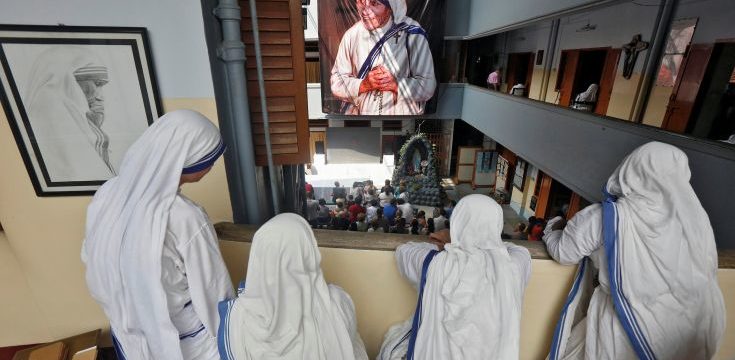 2016-09-04T100830Z_1501292768_S1AETZINZQAB_RTRMADP_3_POPE-MOTHERTERESA-INDIA.jpg