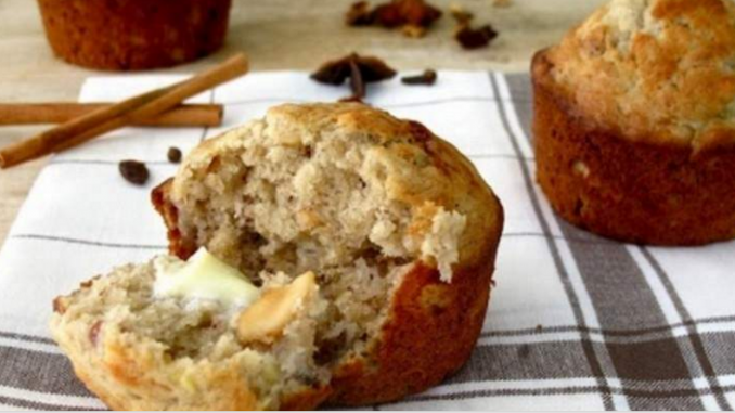 Muffins με μπανάνα και αμύγδαλο