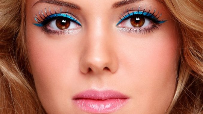 9-makeup-tricks-pou-kanoun-matia-na-deixnoun-pio-ksekourasta-678×381.jpg