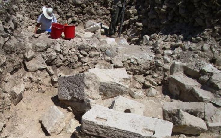 a7746-archeologists.jpg