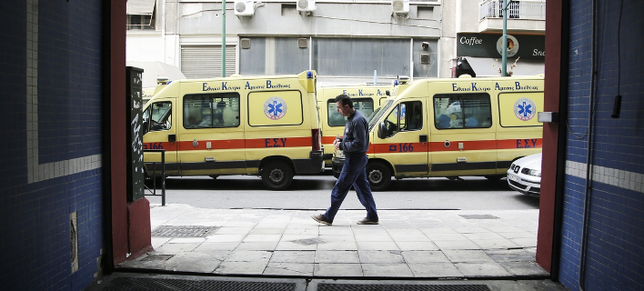 Με 30 ασθενοφόρα και 15 κινητές μονάδες ενισχύεται το ΕΚΑΒ