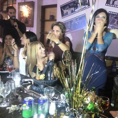 Ηθοποιός του «Μπρούσκο» έγινε 40 και… τα έσπασε χθες βράδυ σε νυχτερινό κέντρο