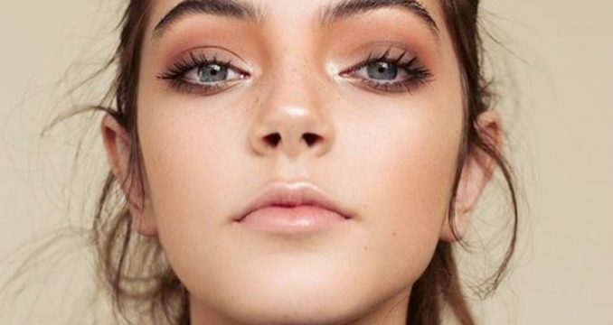 mascara1-678×381.jpg