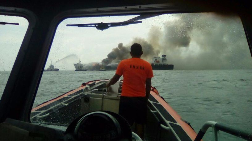 mexican-tanker-fire-2.jpg