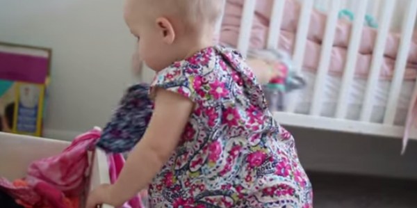 Απίθανο βίντεο: Όταν ένα μωρό βοηθά μια μαμά στο σπίτι!