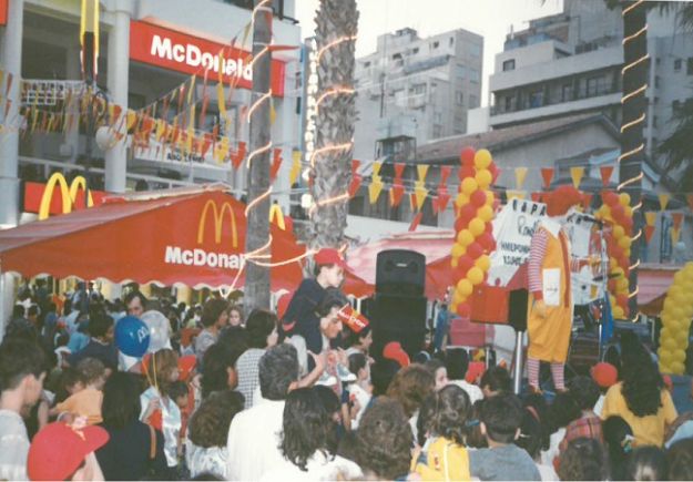 Τα εντυπωσιακά εγκαίνια των Mc Donald’s στη Λάρνακα το 1997