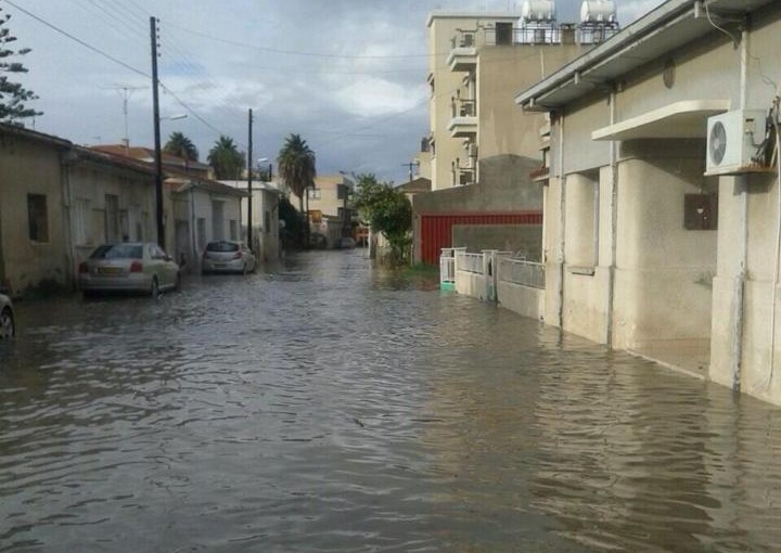 «Θωρακίζεται» η Αραδίππου από τις πλημμύρες