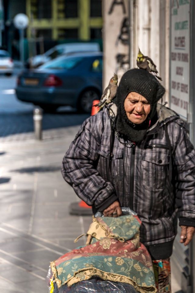 Η γιαγιά Άντζελα κοιμόταν 7 μήνες σε πεζοδρόμιο στη Λάρνακα (pics)!