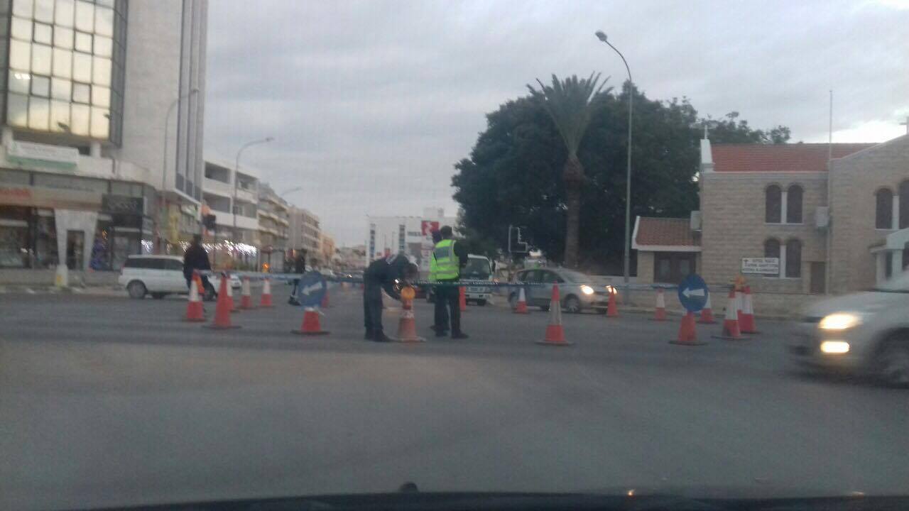ΣΥΜΒΑΙΝΕΙ ΤΩΡΑ: Χάλασαν τα φώτα και δημιούργησαν κυκλικό κόμβο στο κέντρο της Λάρνακας (pics)