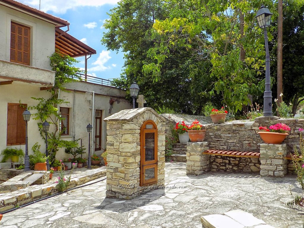 Βρύση Λευκάρων – Πάνω Λεύκαρα: Και όμως εξακολουθεί ακόμα να δίνει το νερό της…