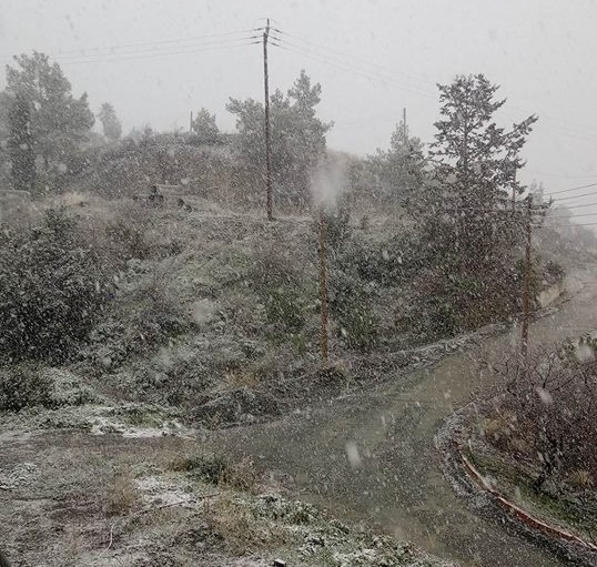 Χιόνια στην επαρχία Λάρνακας! Αποκλειστικές φωτογραφίες στο larnakaonline.com.cy