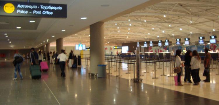 Συνελήφθη γυναίκα στο αεροδρόμιο Λάρνακας
