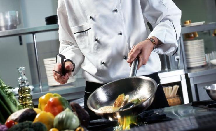 7 νέες θέσεις εργασίας για μάγειρες με μισθό από €1300 – €1800