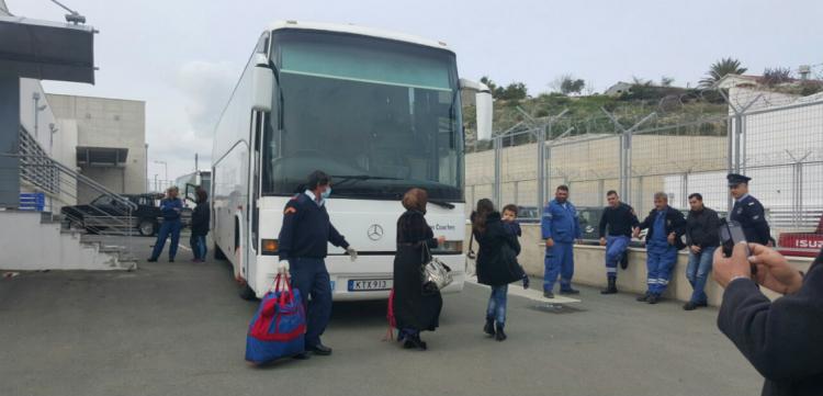 Στην Κοκκιντριμιθιά οι 93 μετανάστες που έφτασαν από Συρία – Στήθηκαν 22 σκηνές για να τους φιλοξενήσουν