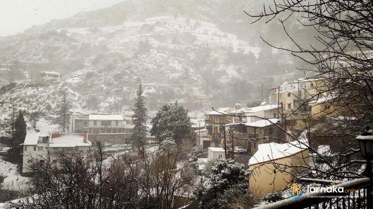 Συμβαίνει τώρα! Ντύθηκε στα άσπρα η Λάρνακα-Δείτε αποκλειστικό βίντεο