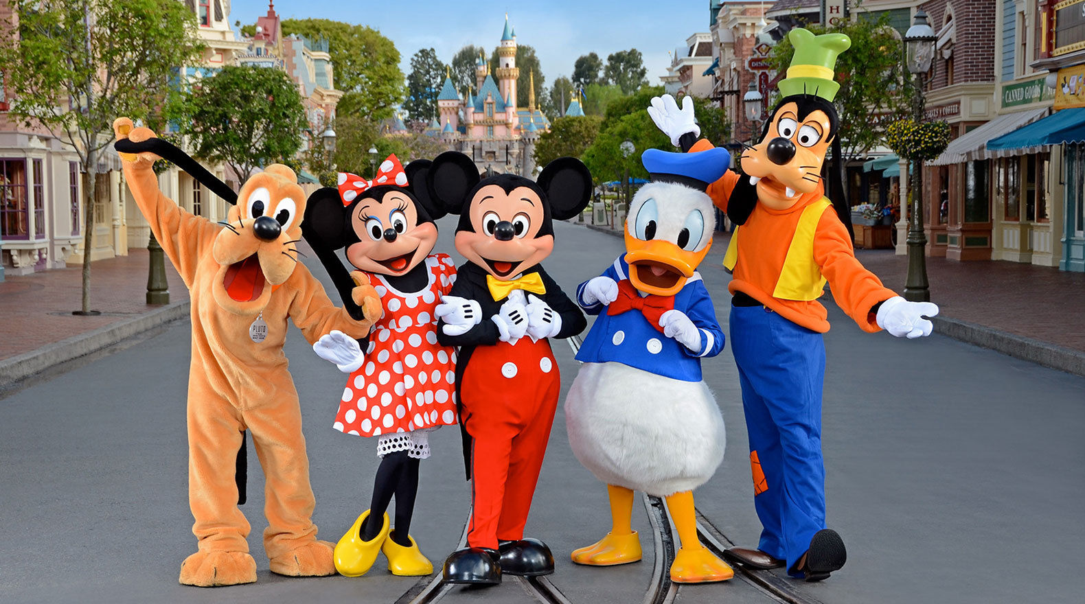 Η Disneyland έρχεται και στη Θεσσαλονίκη αναζητώντας προσωπικό