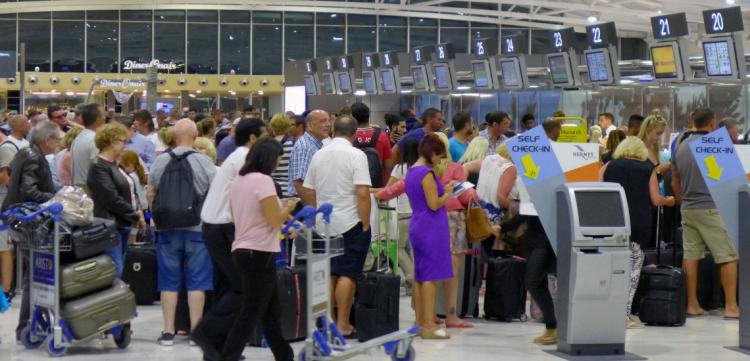 Σύλληψη καταζητούμενου στο Αεροδρόμιο Λάρνακας