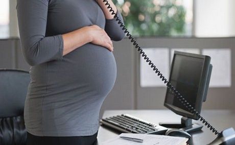 Αυξάνεται η άδεια μητρότητας από την Βουλή – Πόσους μήνες άδεια θα δικαιούνται οι νέες μητέρες