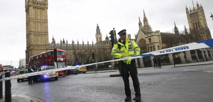 LIVE: Τρόμος στο Λονδίνο με δυο επιθέσεις – Πληροφορίες για πολλούς τραυματίες – Στο δρόμο ο στρατός