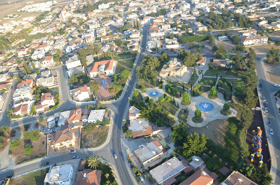 “Πετώντας” πάνω από το χωριό Κίτι (pics)