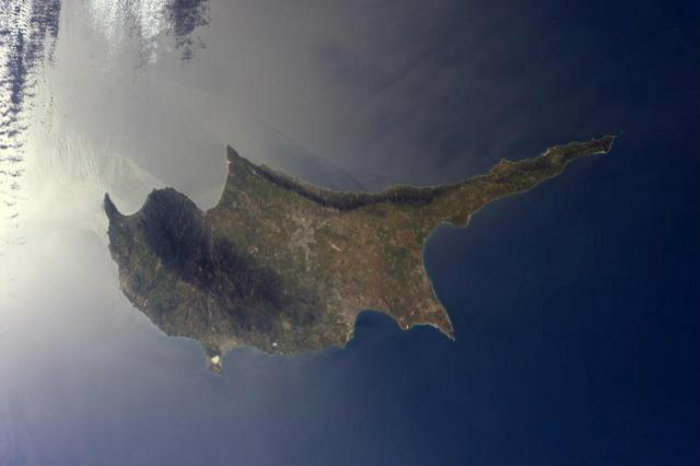Η Κύπρος όπως την φωτογράφισε Γάλλος αστροναύτης από το διάστημα, όταν τον παρακάλεσε μέσω facebook μια Κύπρια! Οι πανέμορφες φωτογραφίες του νησιού …