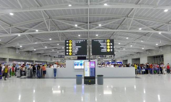 Κατάσχεση μεγάλης ποσότητας τσιγάρων και καπνού στο αεροδρόμιο Λάρνακας