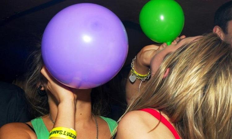 Κάνουν «θραύση» οι 20χρονες στην Αγία Νάπα – Τις έπιασαν να πωλούν παράνομο φαρμακευτικό προϊόν