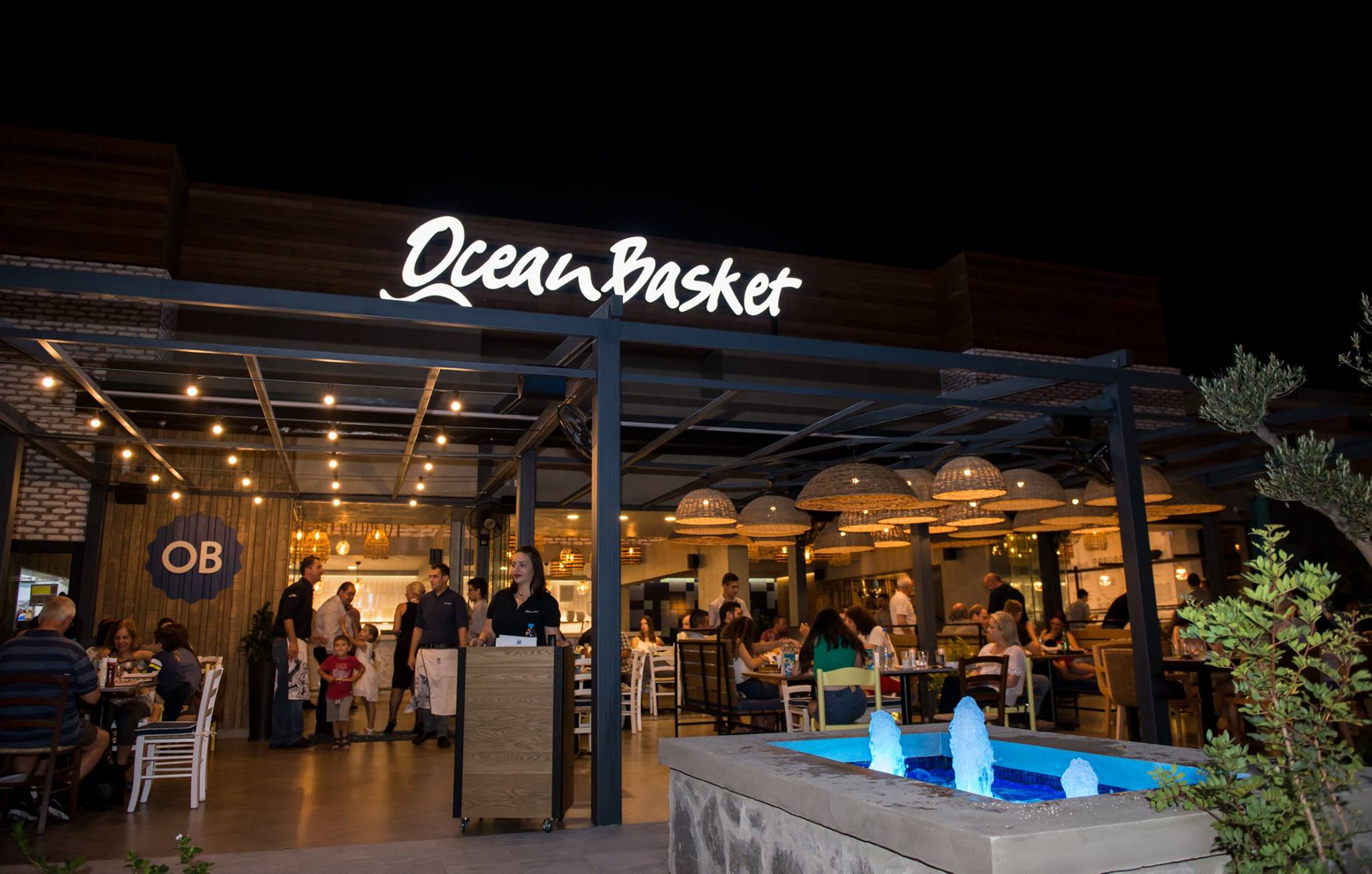 Εντυπωσιάζει το νέο εστιατόριο Ocean Basket στην Δεκέλεια: “Περάστε για μια υπέροχη εμπειρία…”