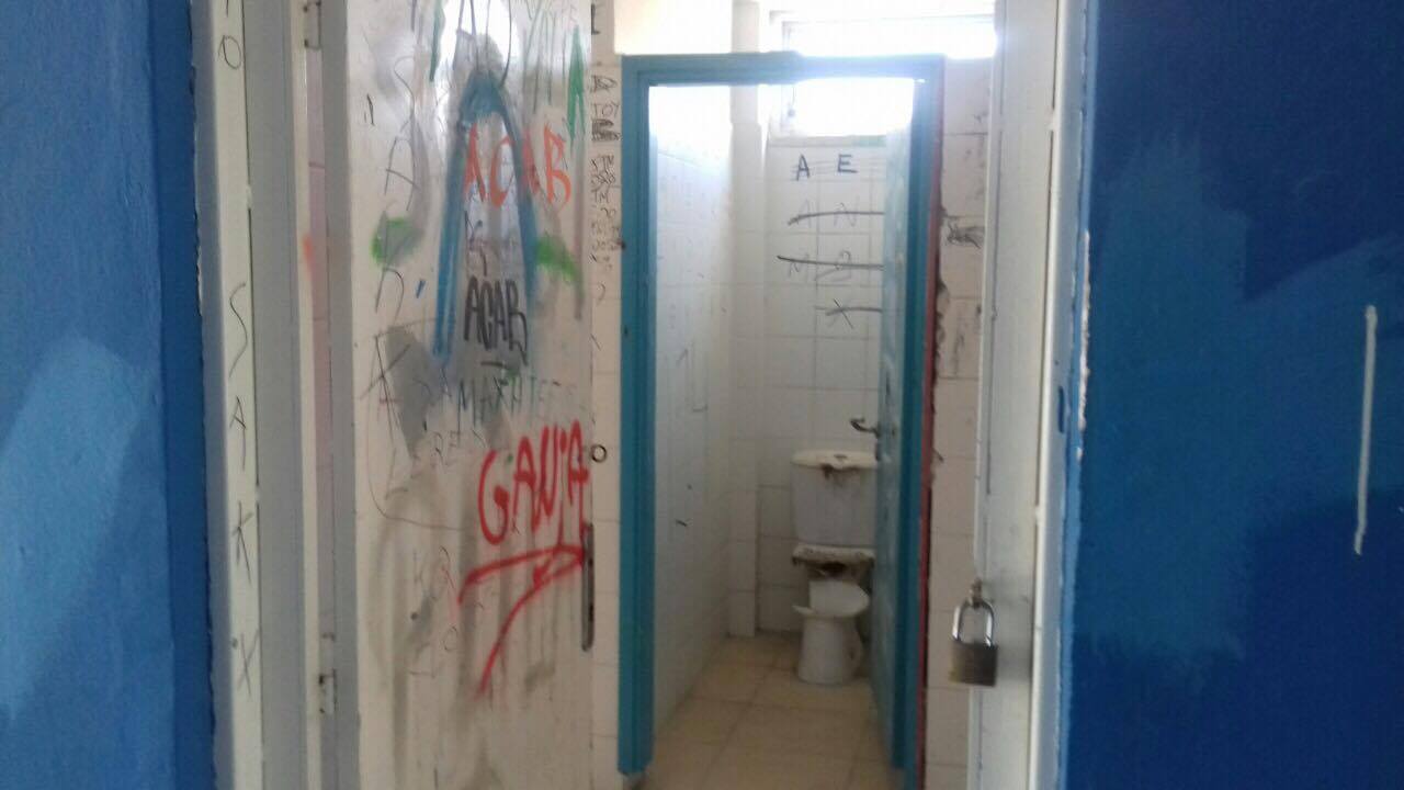 Εικόνες ντροπής στην Τεχνική Σχολή Αγίου Λαζάρου – Κίνδυνος για την ασφάλεια των μαθητών (pics)