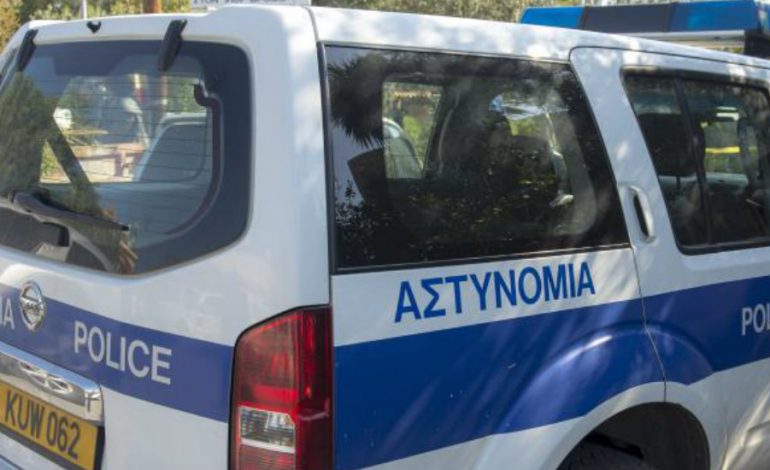 ΛΑΡΝΑΚΑ: Συλλήψεις έξω από εκκλησία – Χειροπέδες και σε ανήλικο