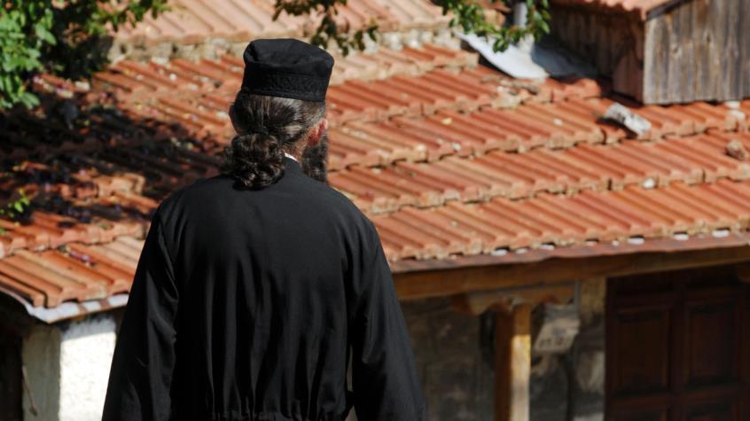 Σάλος με σχόλιο ιερέα: «μόνο να πέσει το αεροπλάνο του ΑΠΟΕΛ»