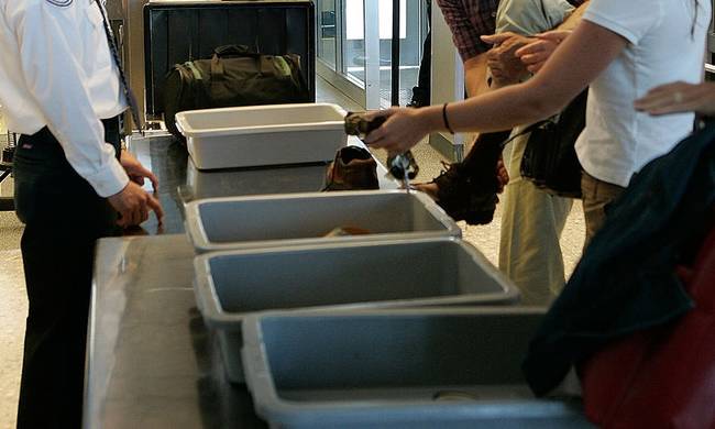 Ρεζιλίκια στο Αεροδρόμιο Λάρνακας! Υπάλληλοι καυγάδιζαν για το ποιος θα κάτσει στον έλεγχο αποσκευών
