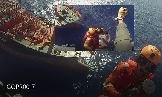 ΛΑΡΝΑΚΑ: Καρέ καρέ η επιχείρηση διακομιδής ασθενούς – ΦΩΤΟΓΡΑΦΙΕΣ από το ελικόπτερο της Αστυνομίας