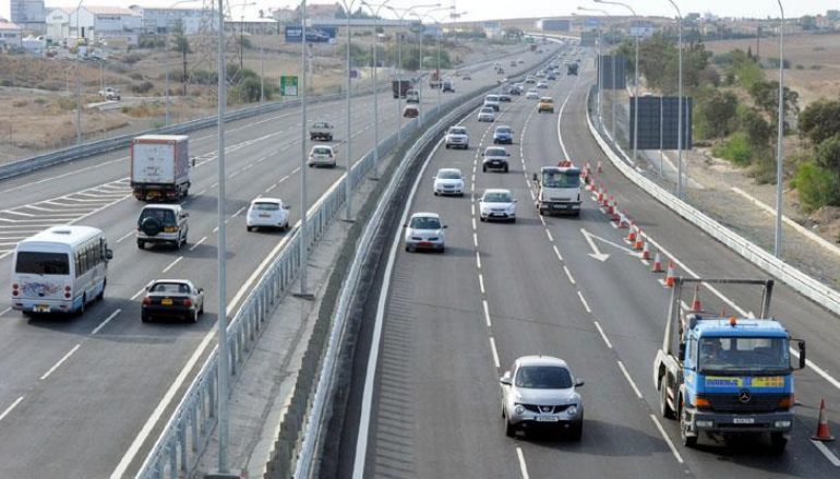 ΕΚΤΑΚΤΟ: Τροχαίο στον αυτοκινητόδρομο από Λειβάδια προς Ριζοελιά – Αναποδογύρισε όχημα – Πυκνή τροχαία κίνηση