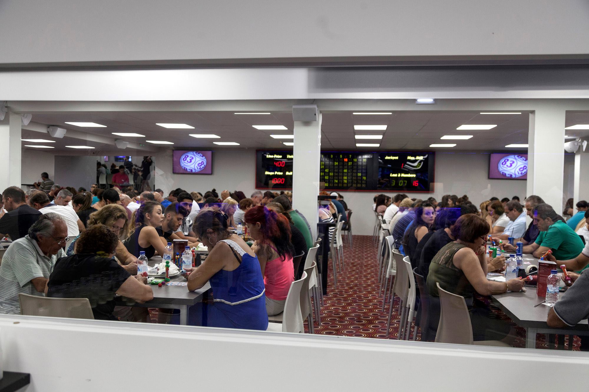 BINGO ΝΕΑΣ ΣΑΛΑΜΙΝΑΣ: Καλλιτεχνική βραδιά με Μαρία Έλενα Κυριάκου και 20.000 ευρώ (pics)