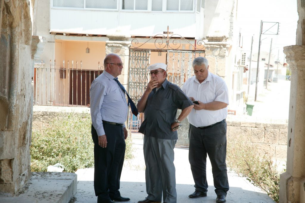 Eπαφές για την αναστήλωση της εκκλησίας