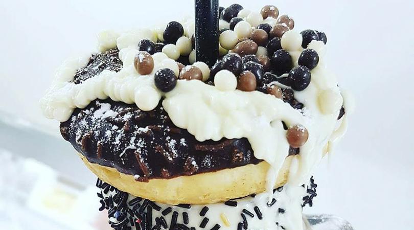 Η Λάρνακα απολαμβάνει τεράστιο και εντυπωσιακό Donut Milkshake!