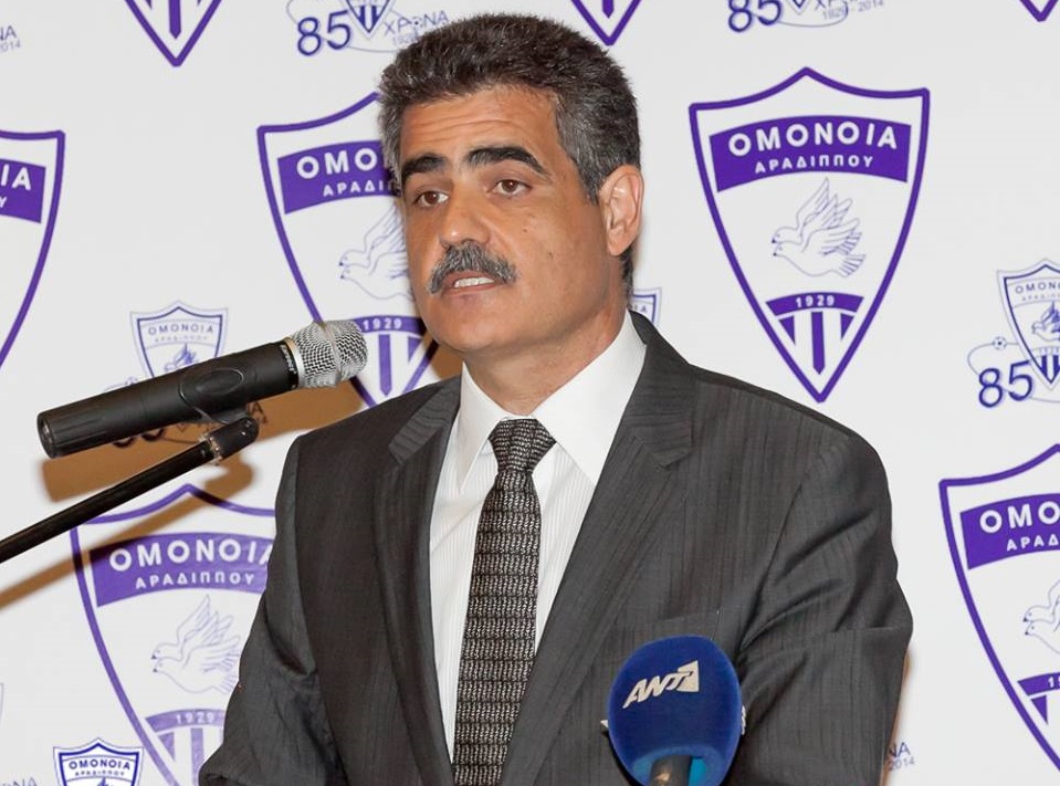 Αραδίππου: Ξυρίζει το μουστάκι του μετά από δεκαετίες ο Δήμαρχος! (video)