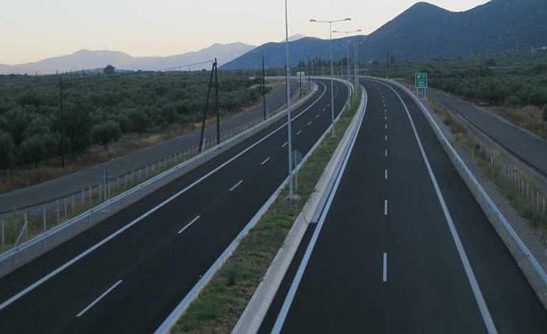 ΞΥΛΟΦΑΓΟΥ: Η φωτογραφία της χρονιάς για την… οδική ασφάλεια – Όχι, δεν είναι μοντάζ – ΦΩΤΟΓΡΑΦΙΑ
