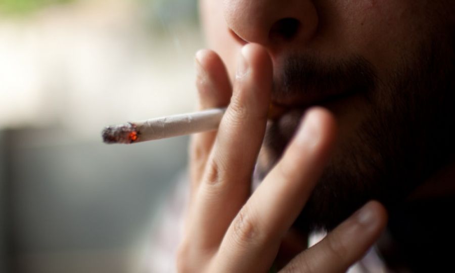 Ξεκίνησαν τα πρόστιμα για το κάπνισμα