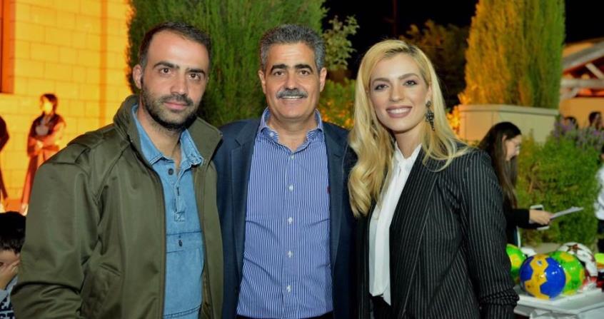 Η Καραντώνη και ο Μιχάλης Σοφοκλέους ξύρισαν τον Δήμαρχο Αραδίππου!!!